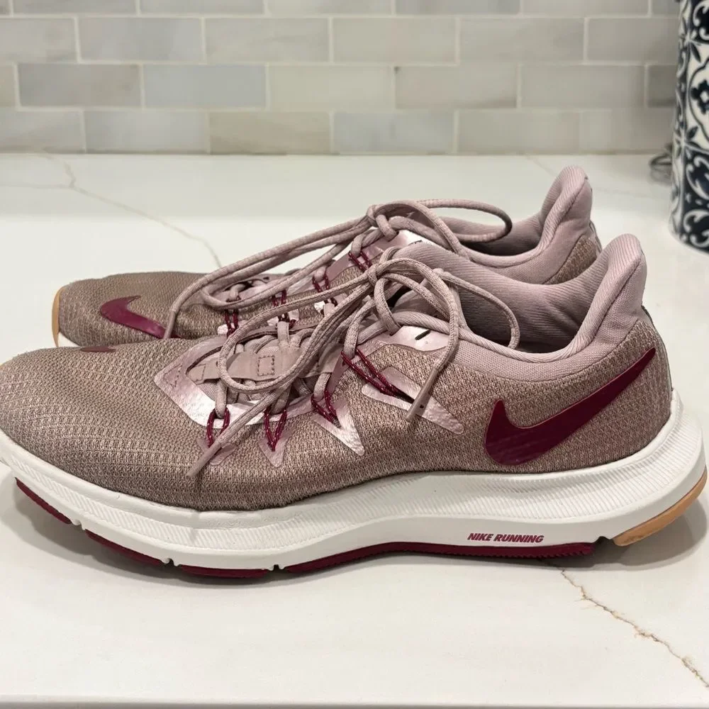 Nike Quest Plum Chalk/True Berry Running Shoes Sneakers BV6139-500 • size 6.5